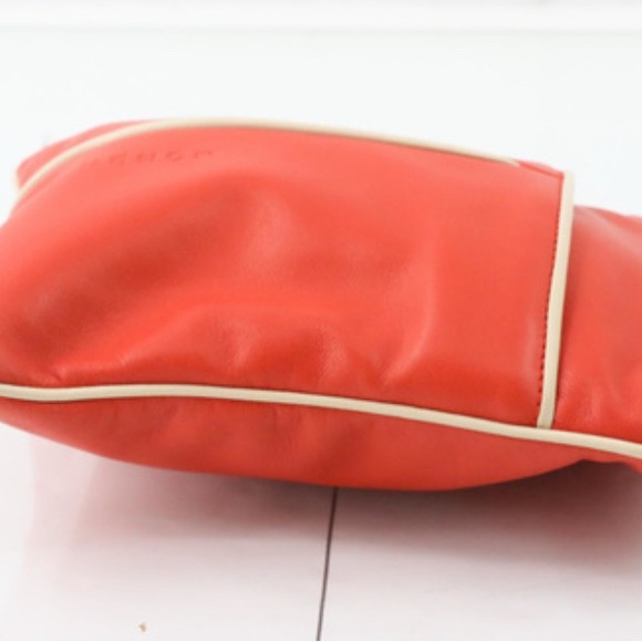 Beautiful Loewe Crossbody - Picture 4 of 8